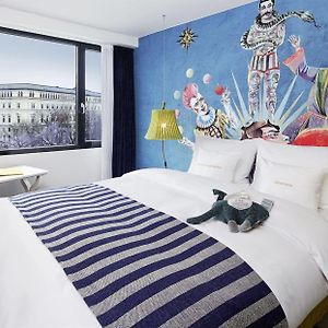 Quarto médio com cama king